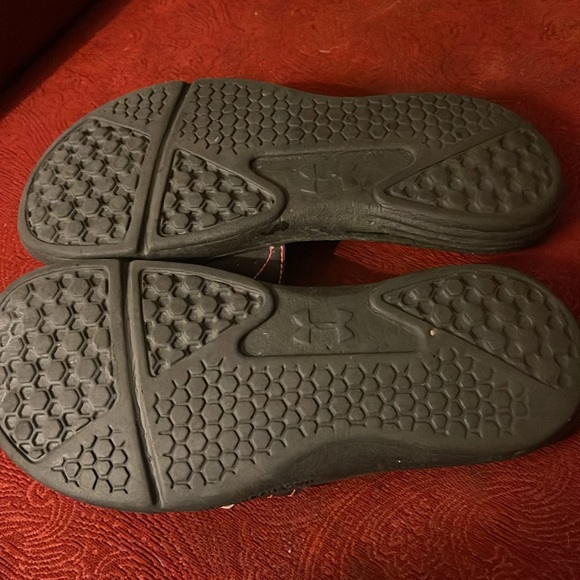 UNDER ARMOUR - Picture 4 of 5